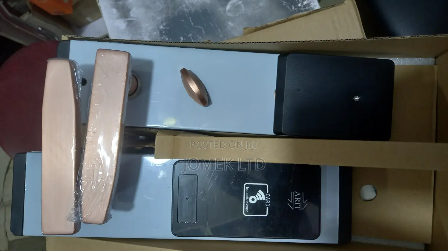 Hotel Door Lock
Electronic Lock With RFID Card Acces Control