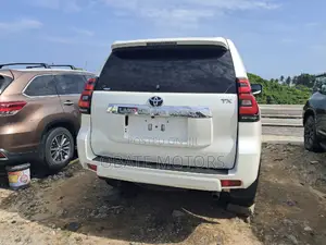 Photo - Toyota Land Cruiser Prado 2022 White
