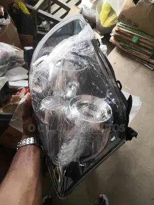 Headlamp Avensis 2005 Model