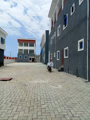 5bdrm Apartment in Off Monastery Road, Ajah for sale
