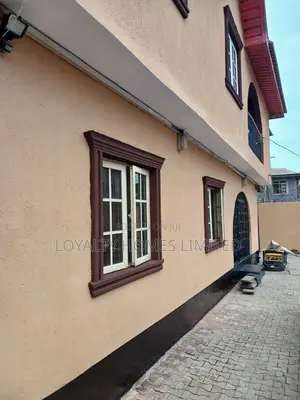 5bdrm Block of Flats in Isolo for sale