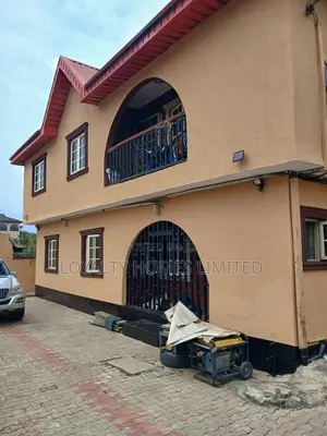 5bdrm Block of Flats in Isolo for sale
