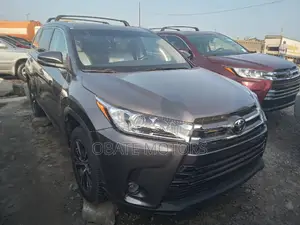 Toyota Highlander XLE 4x2 V6 (3.5L 6cyl 8A) 2017 Gray