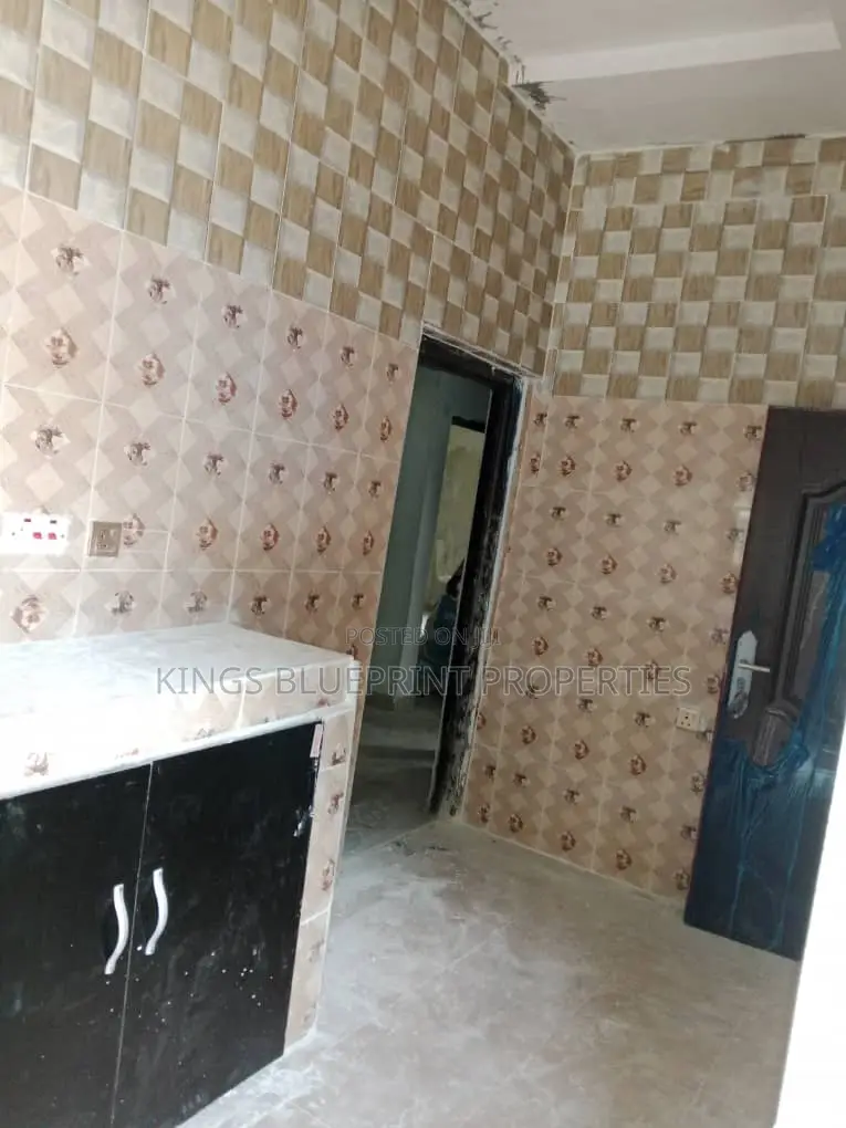 2bdrm Block of Flats in Osubi, Warri for rent