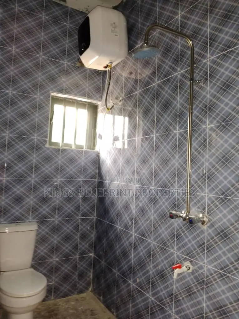 2bdrm Block of Flats in Osubi, Warri for rent