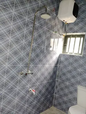 2bdrm Block of Flats in Osubi, Warri for rent