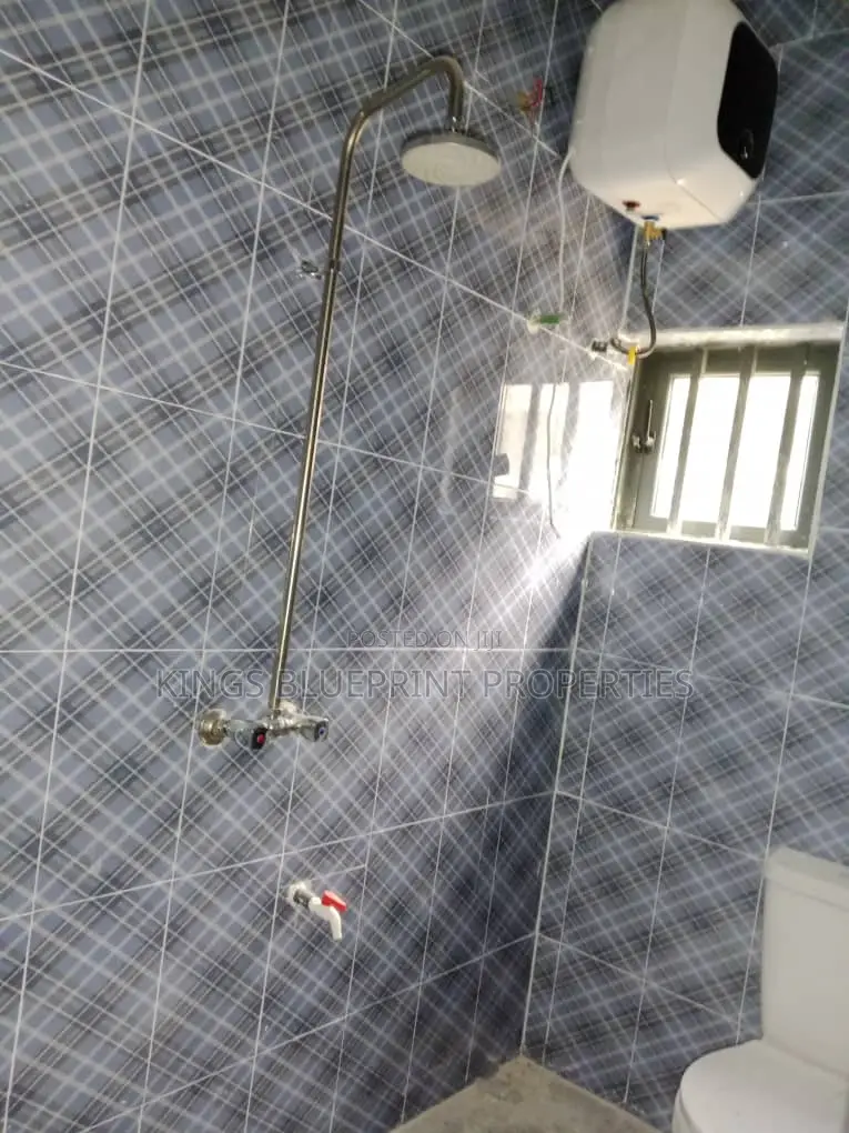 2bdrm Block of Flats in Osubi, Warri for rent