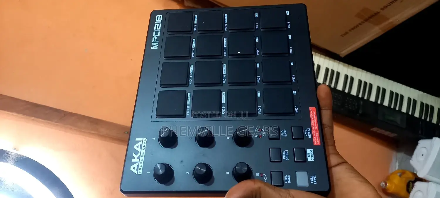 AKAI MPD218 Drums Pad