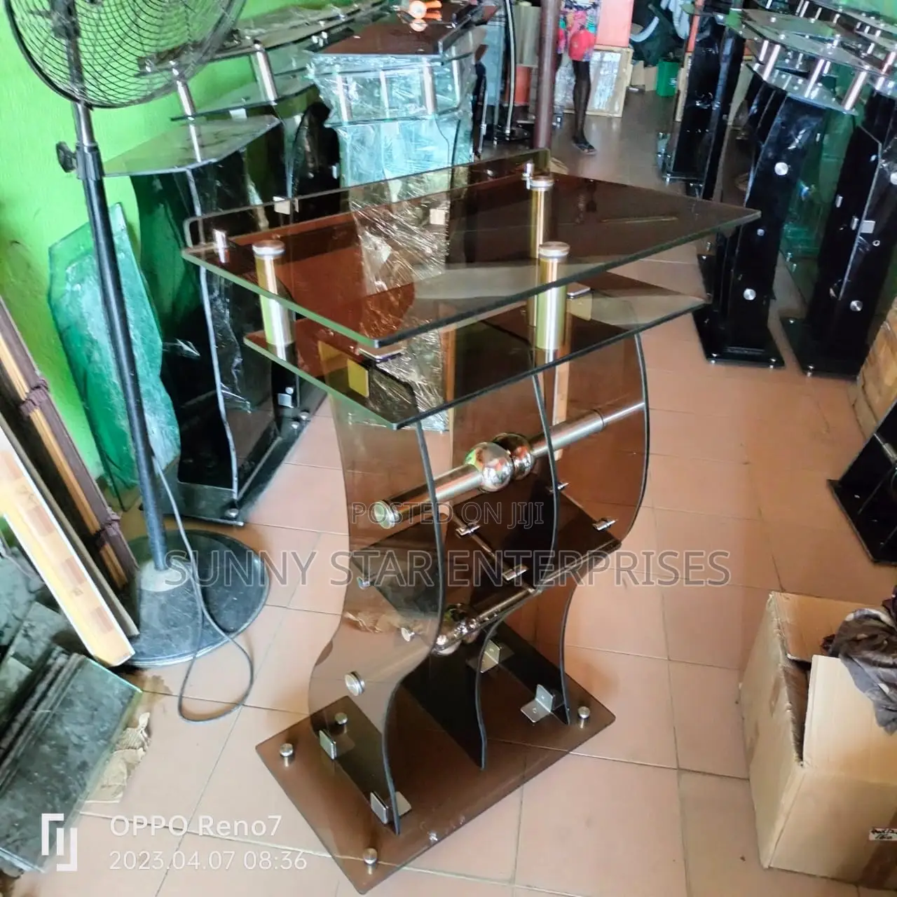 Quality Executive Thick Glass Pulpit