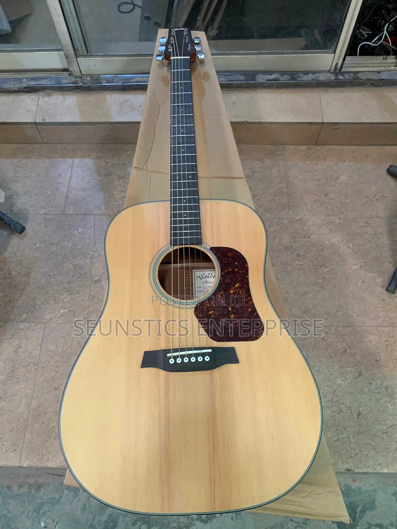 Quality Walden Pure Acoustic Guitar