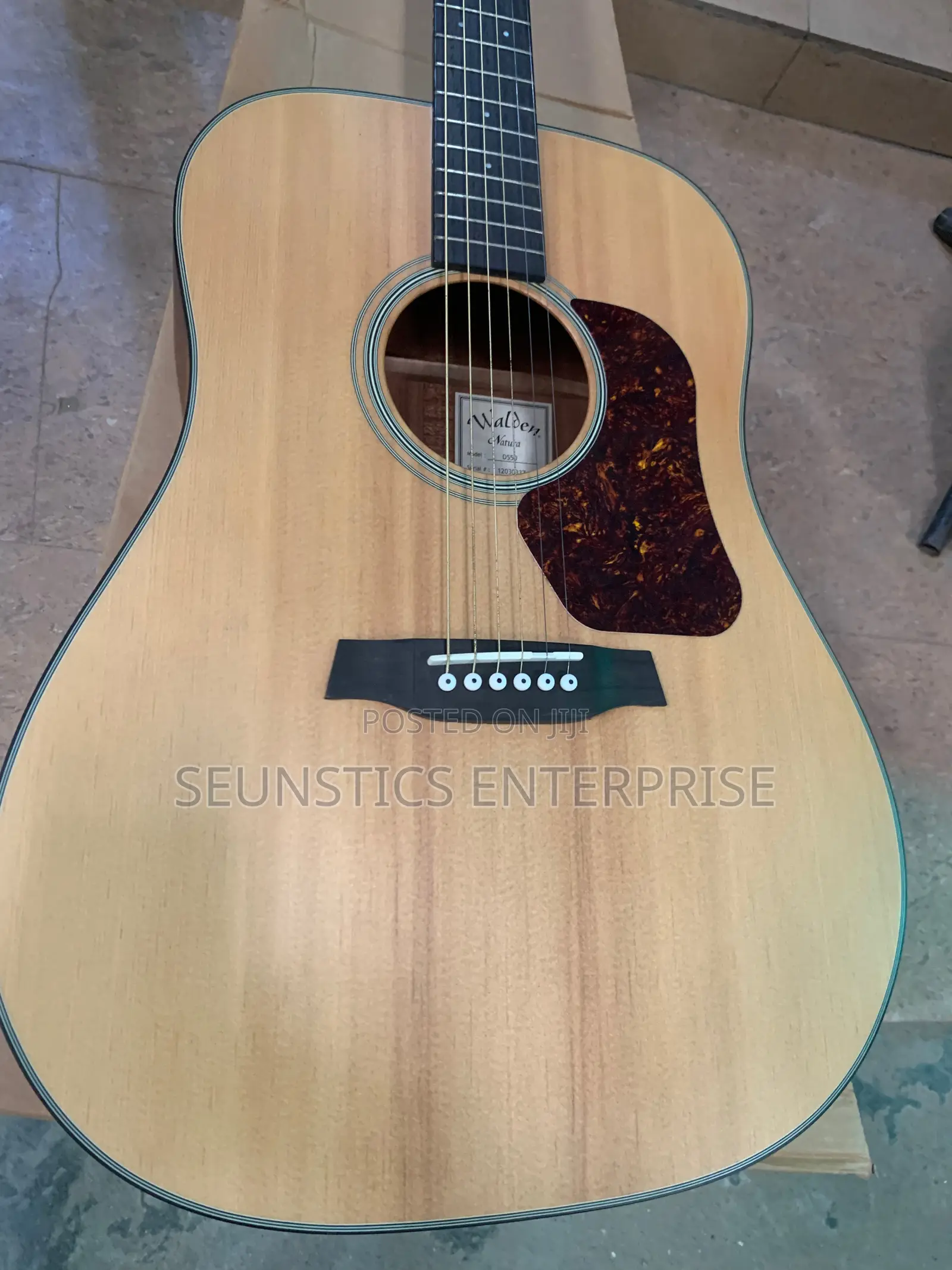 Quality Walden Pure Acoustic Guitar