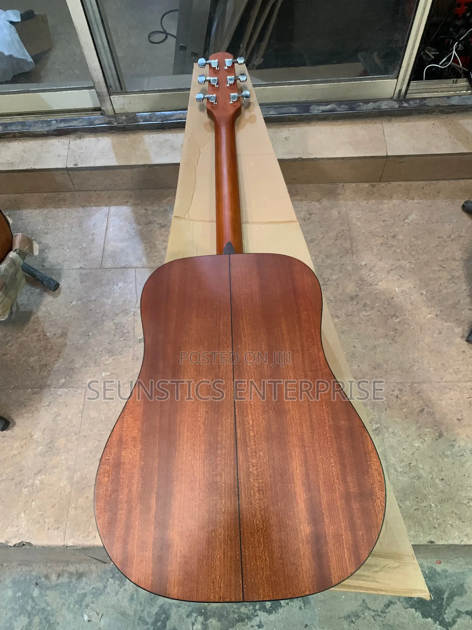 Quality Walden Pure Acoustic Guitar