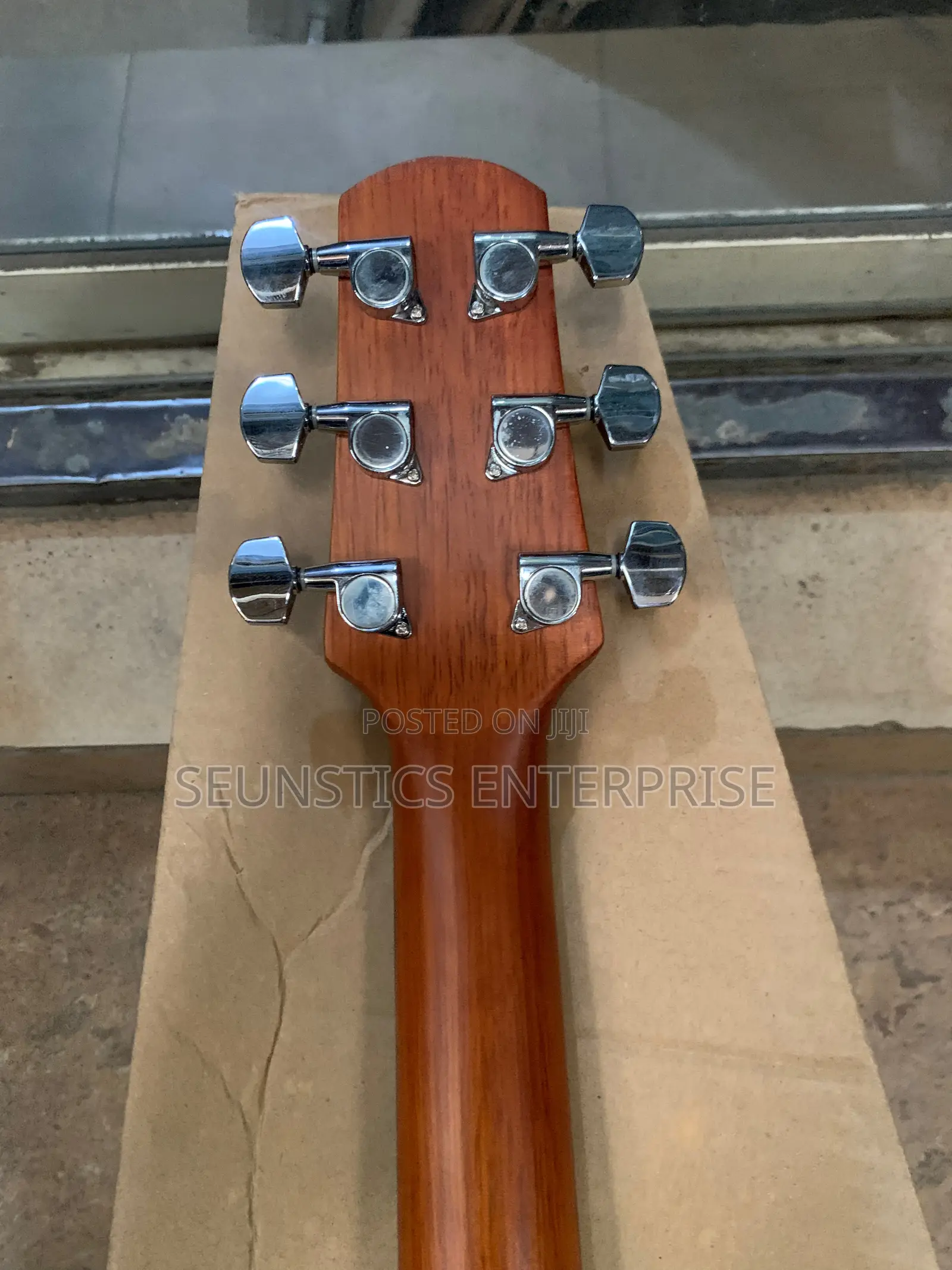 Quality Walden Pure Acoustic Guitar