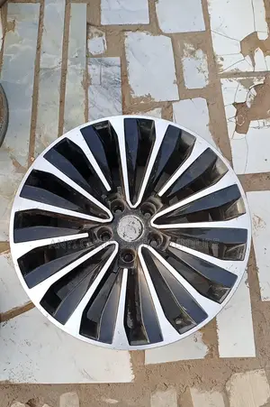 Photo - Toyota Sienna 18 Rim