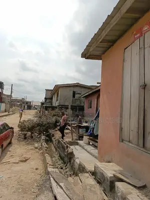 3bdrm Bungalow in Omole Phase 2 for sale