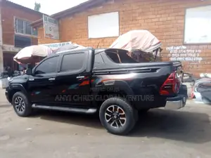 Toyota Hilux Rolling Cover With Spoiler