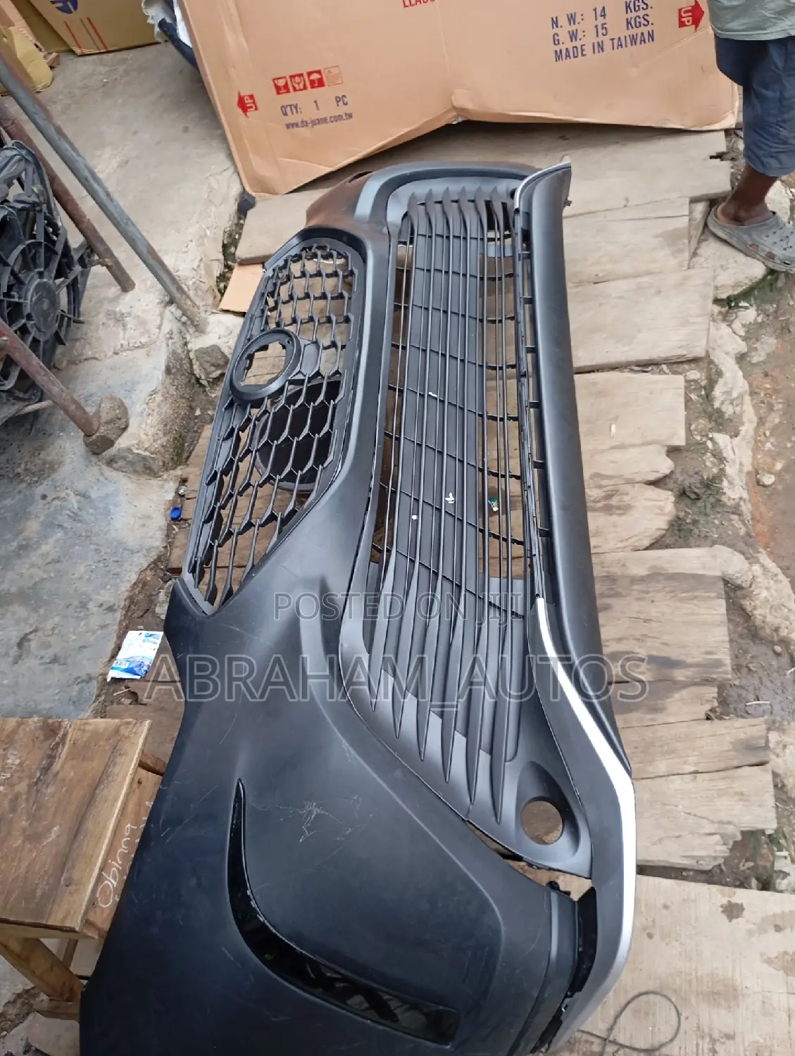 Complete Front Bumper Highlander 2022 Available as Seen