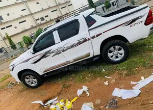 Toyota Hilux Both Cover Rolling Cover With Spoiler T.R.D
