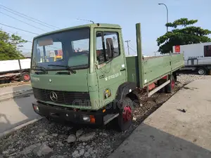 Mercedes Truck 814 Army Green