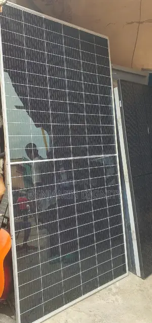 650watts Mono Crystalline Solar Panels