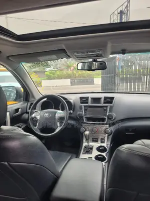 Toyota Highlander SE 2012 Gray