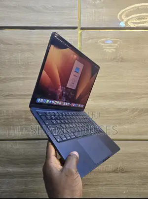 Laptop Apple MacBook Air 2022 M2 16GB Apple M2 SSD 512GB