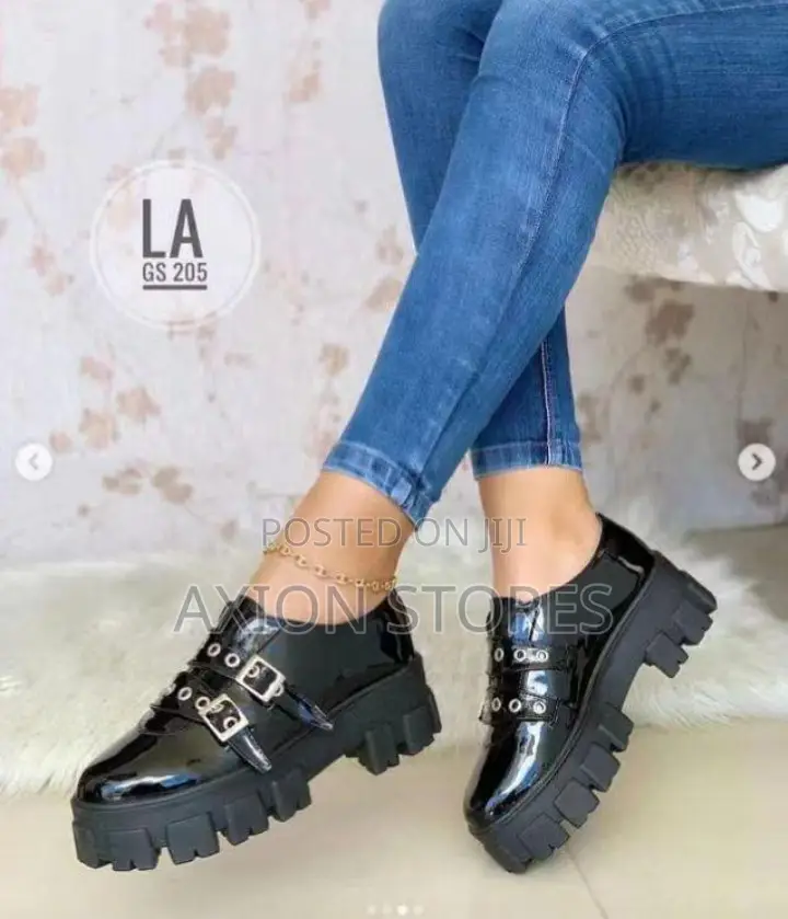 Quality Fashion Buckle Shoes