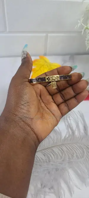 Fashionable Female Bangle