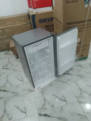 Low Noise Hisense Top Freezer Refrigerator 90L