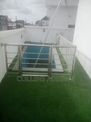 5bdrm Duplex in Chevron for sale
