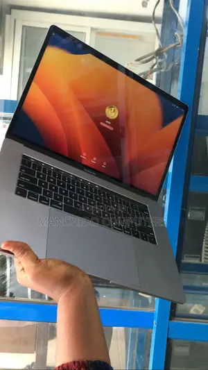 Laptop Apple MacBook Pro 2018 16GB Intel Core I7 SSD 256GB
