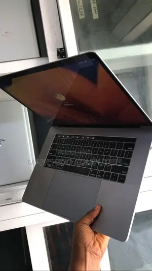 Laptop Apple MacBook Pro 2018 16GB Intel Core I7 SSD 256GB