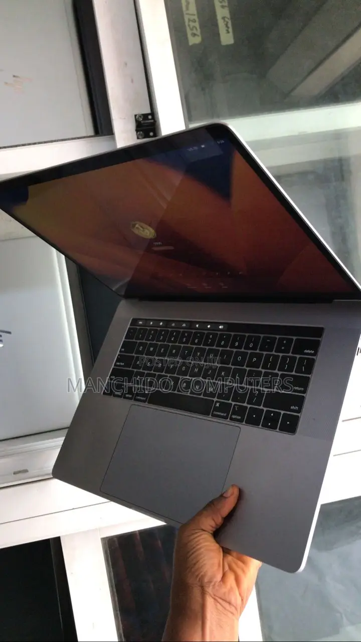 Laptop Apple MacBook Pro 2018 16GB Intel Core I7 SSD 256GB