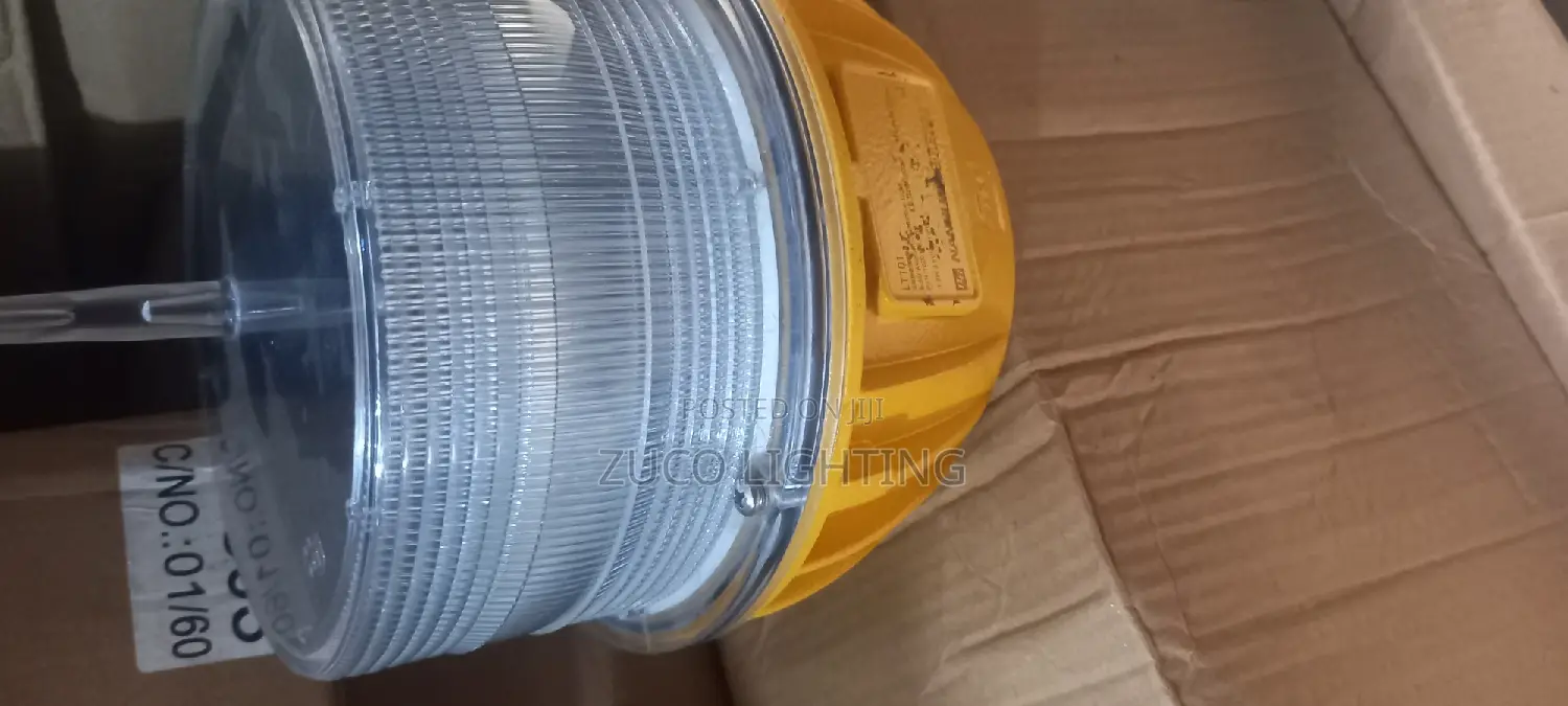 Modern High Visible Solar Powered Navigation Warning Light