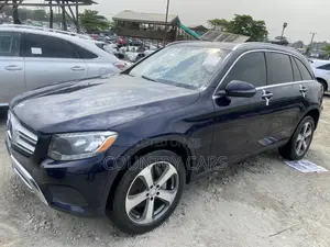 Mercedes-Benz C300 2017 Blue