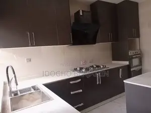 Classic Kitchen Cabinets With White Quartz Countertop Top