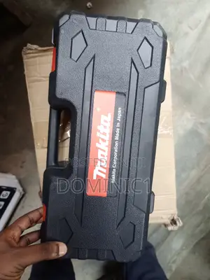 Makita Battery Chainsaw 8 Inches