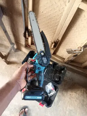 Makita Battery Chainsaw 8 Inches