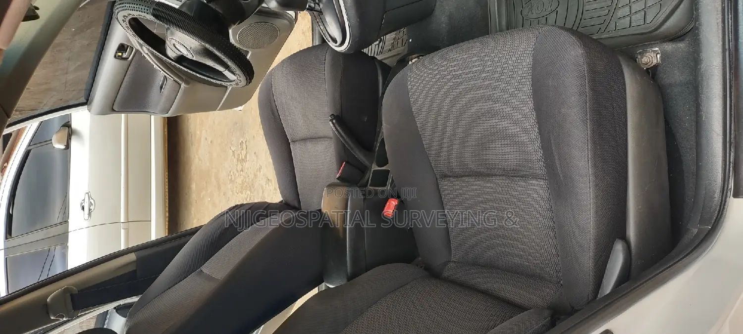 Pontiac Vibe 2006 White
