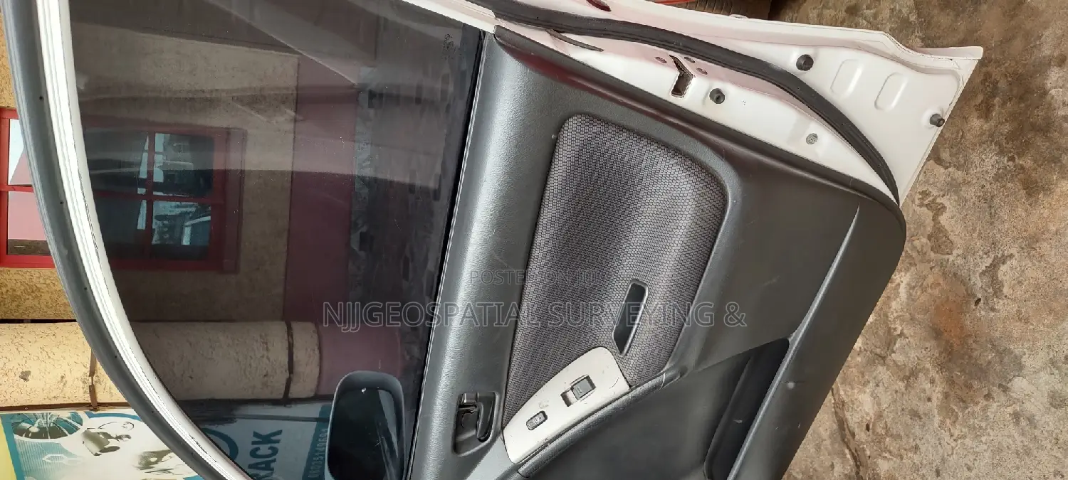 Pontiac Vibe 2006 White