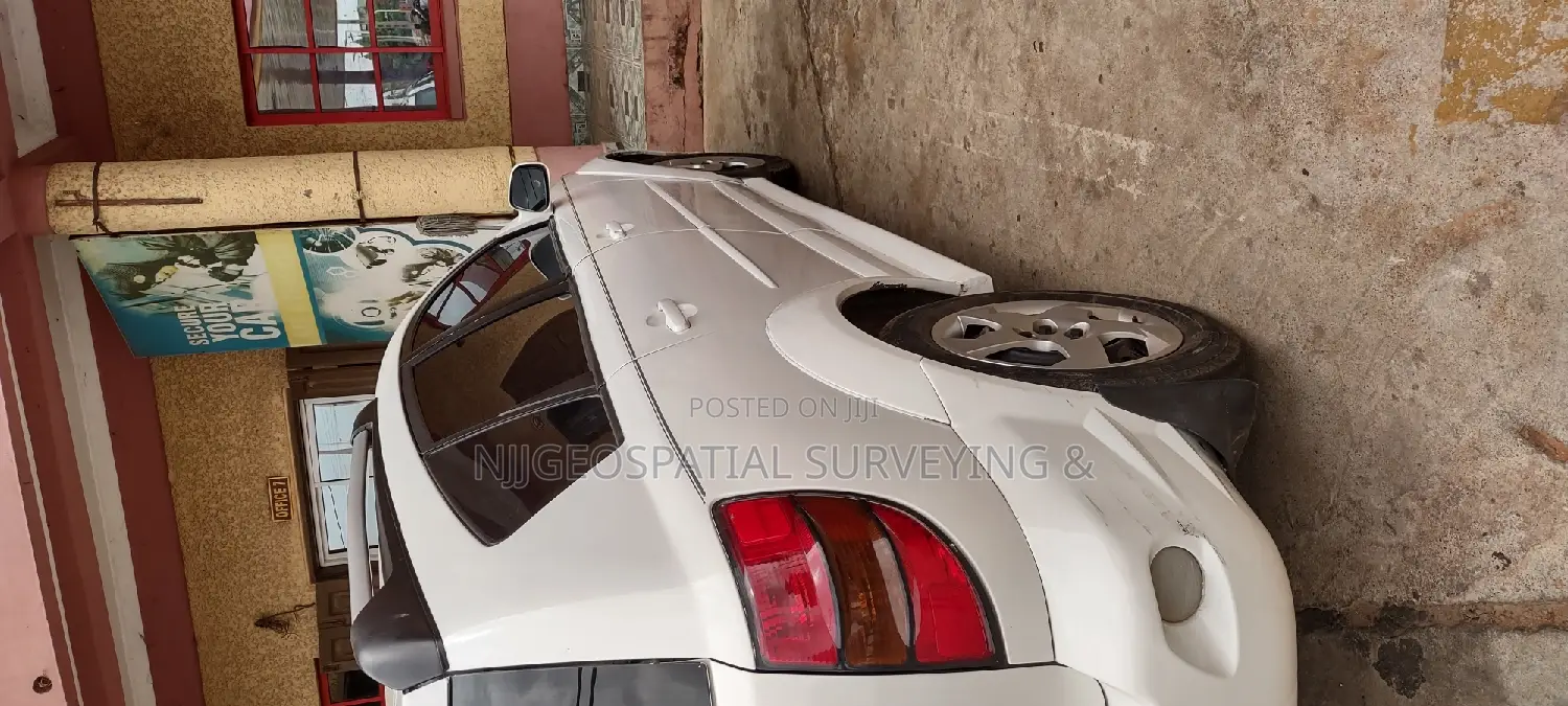 Pontiac Vibe 2006 White