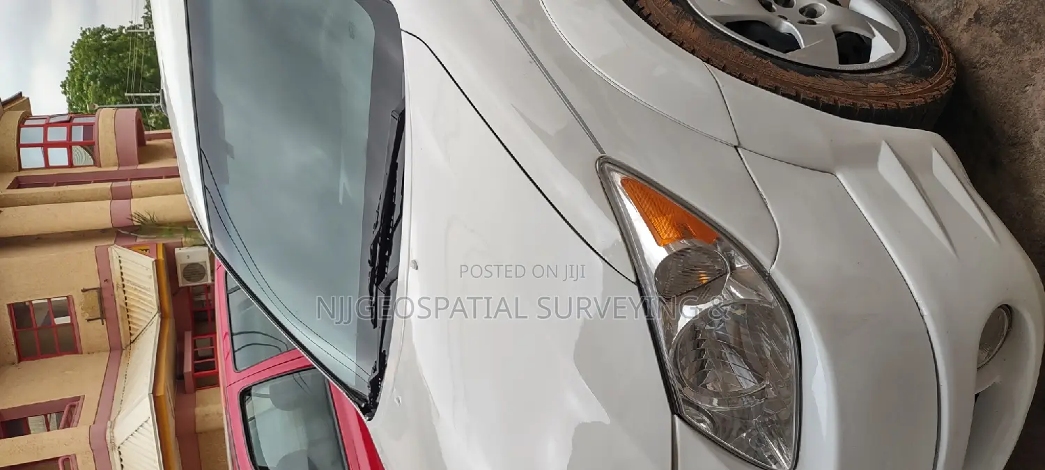 Pontiac Vibe 2006 White