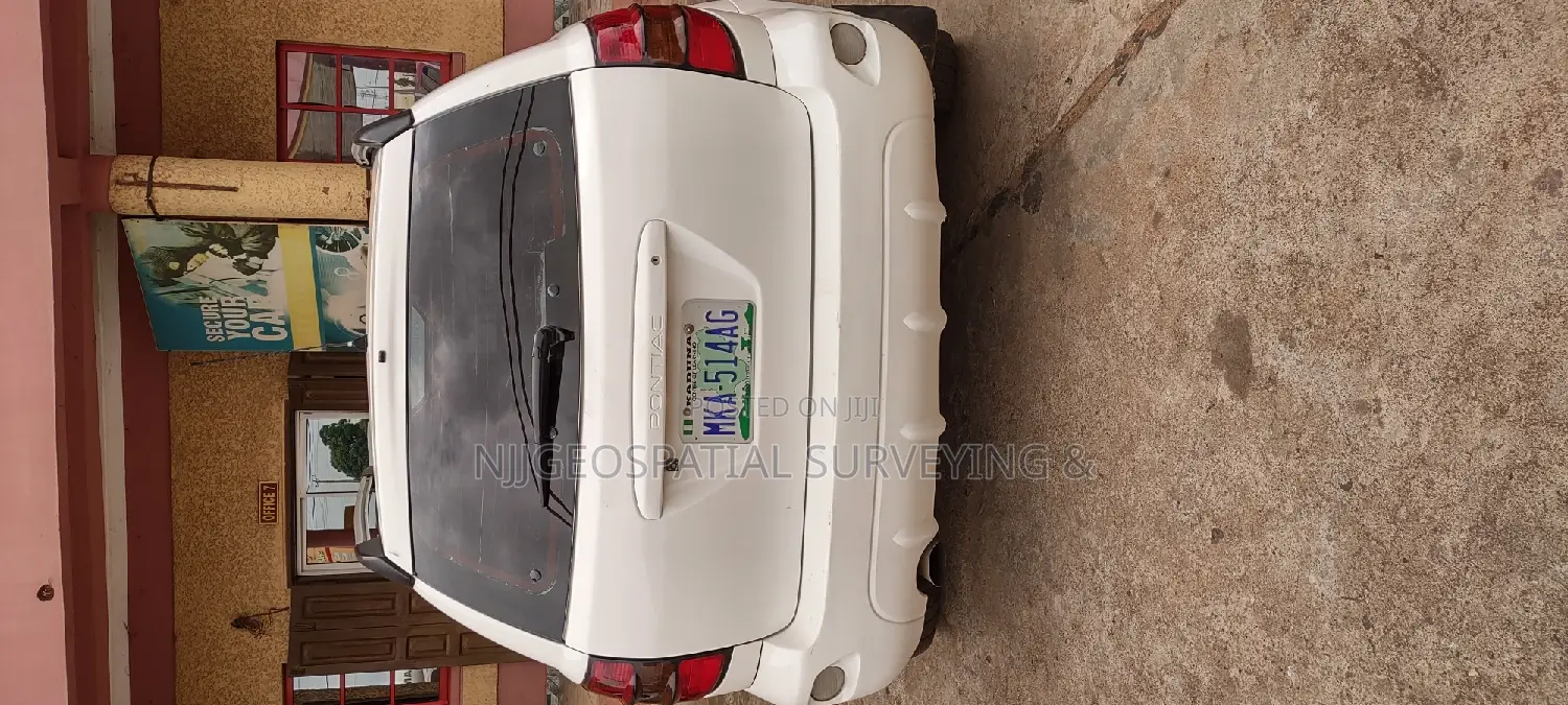 Pontiac Vibe 2006 White