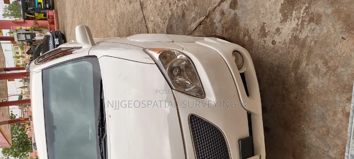Pontiac Vibe 2006 White