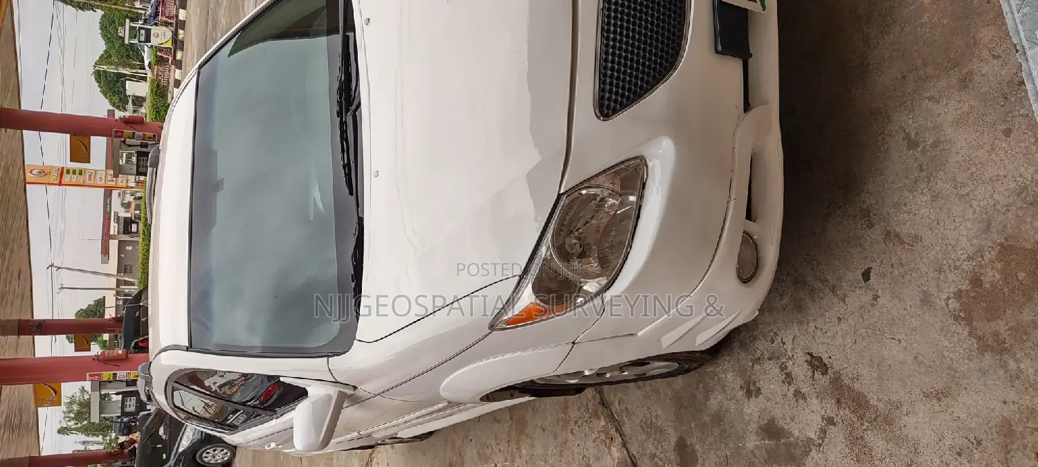 Pontiac Vibe 2006 White