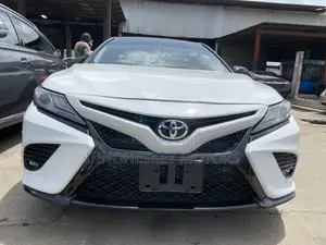 Toyota Camry XSE FWD (2.5L 4cyl 8AM) 2018 White
