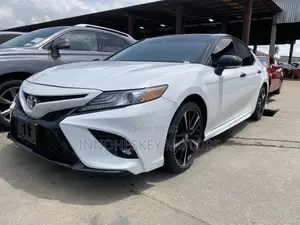 Toyota Camry XSE FWD (2.5L 4cyl 8AM) 2018 White