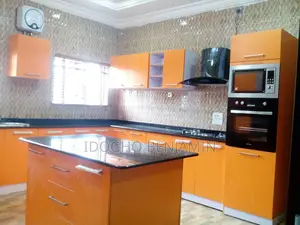HDF High Gloss Kitchen Cabinets With Black Granite Top