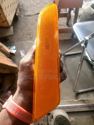Bumper Reflector ES 330 2005