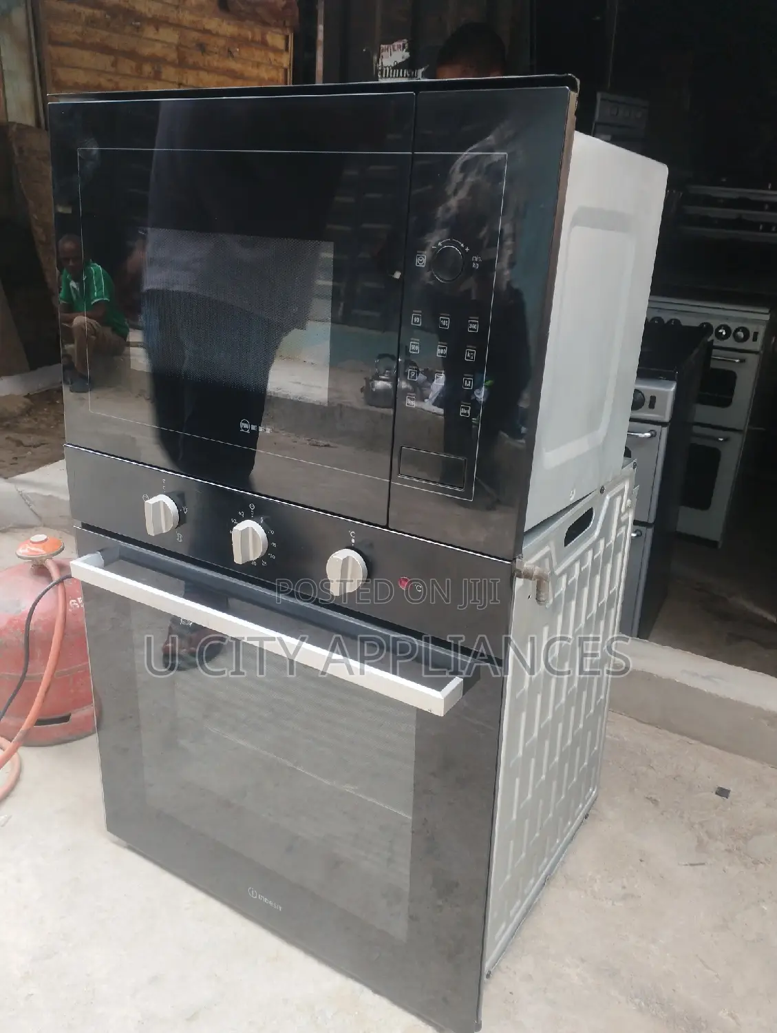 Inbuilt Microwave and Oven